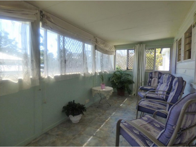 6 Andrews Road, Crows Nest QLD 4355