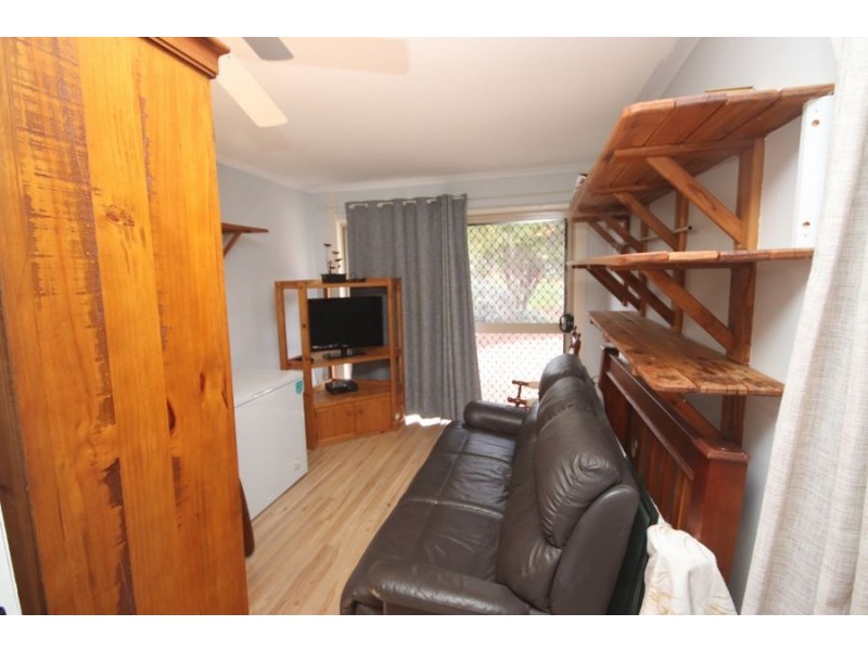 1 Lake Drive, Meringandan QLD 4352