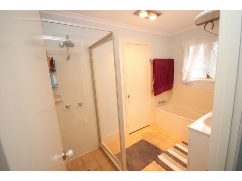 1 Lake Drive, Meringandan QLD 4352