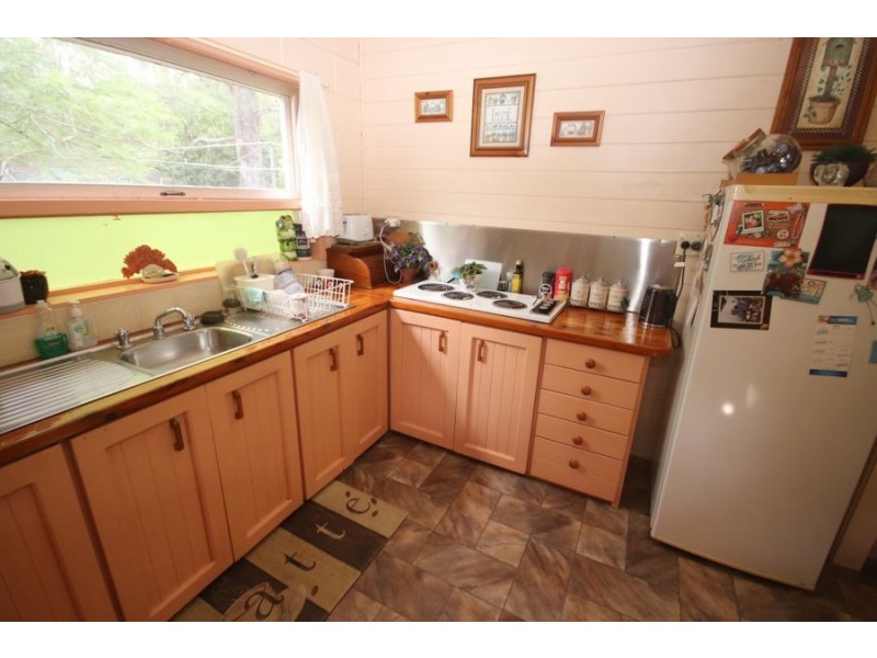 203 Post Office Road, Ravensbourne QLD 4352