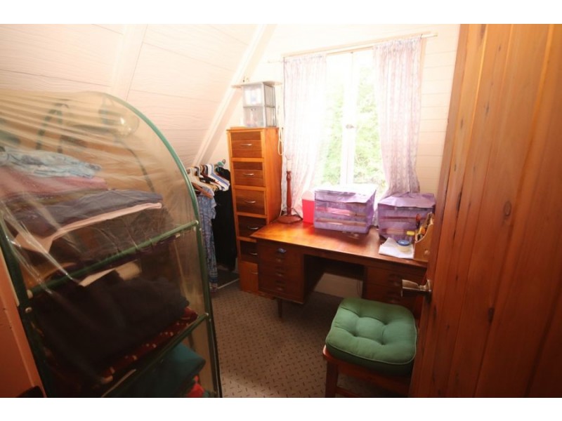 203 Post Office Road, Ravensbourne QLD 4352