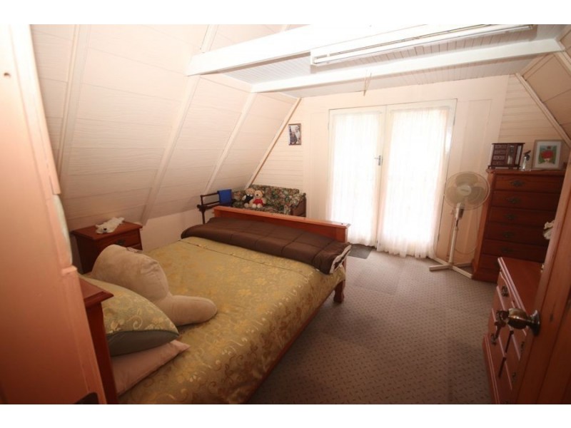 203 Post Office Road, Ravensbourne QLD 4352