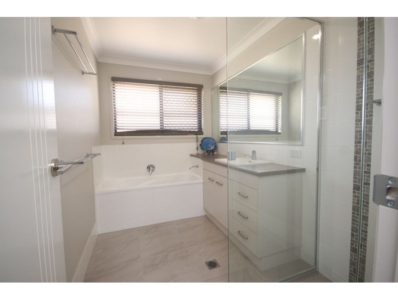 18 Lee Court, Crows Nest QLD 4355