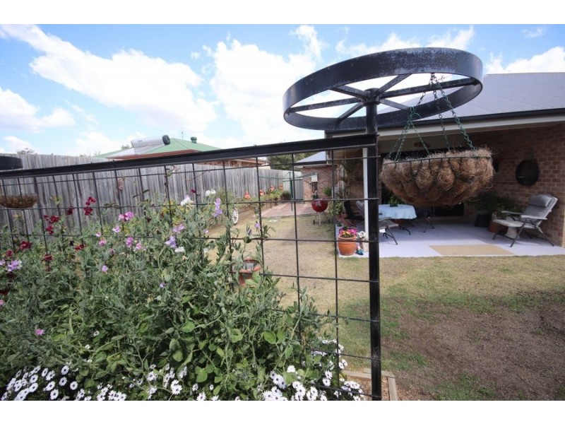 18 Lee Court, Crows Nest QLD 4355