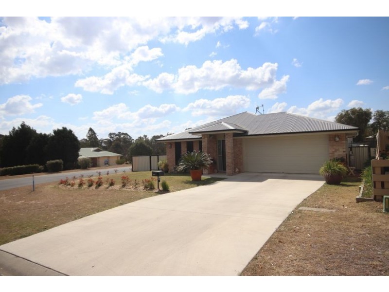 18 Lee Court, Crows Nest QLD 4355