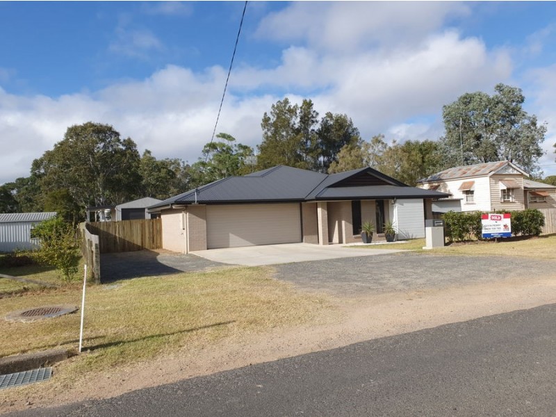 11 John Street, Crows Nest QLD 4355