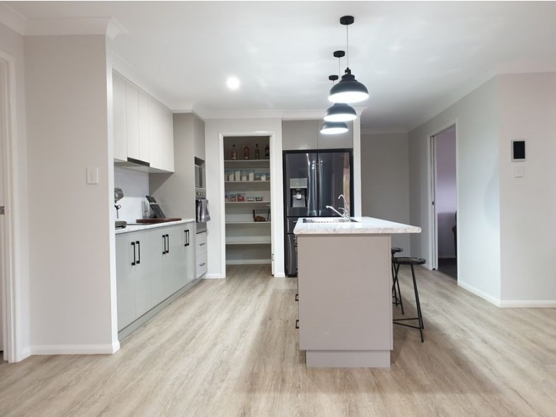 11 John Street, Crows Nest QLD 4355