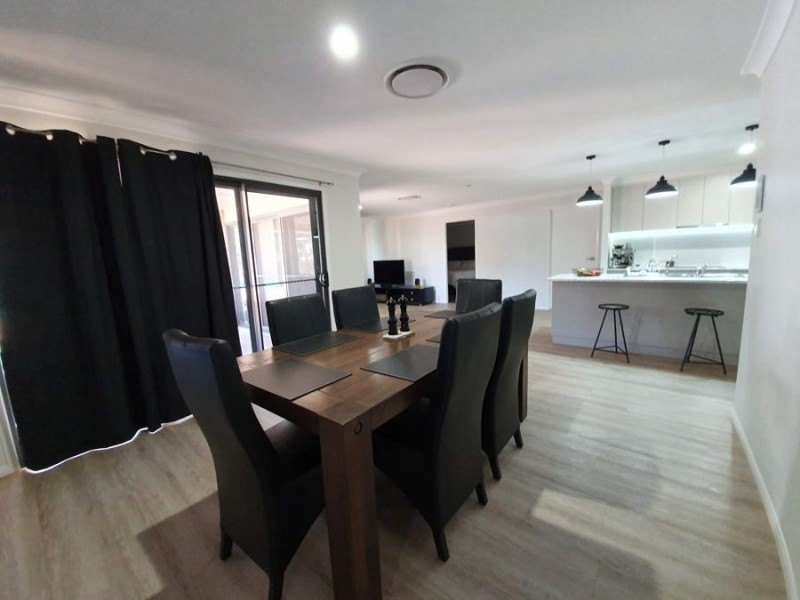 11 John Street, Crows Nest QLD 4355