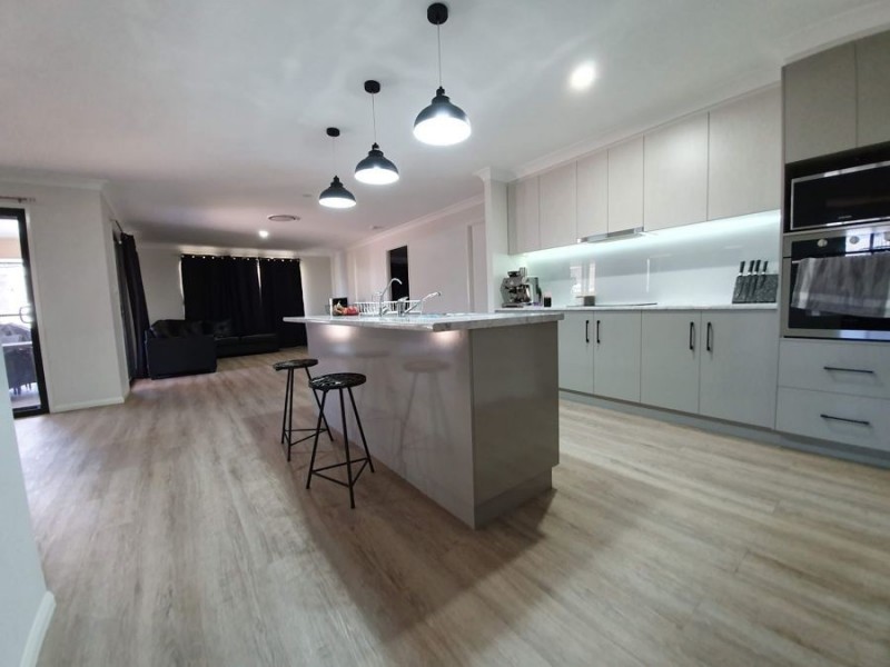 11 John Street, Crows Nest QLD 4355