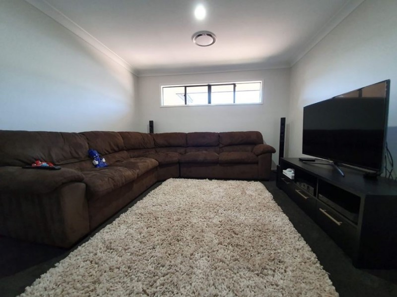 11 John Street, Crows Nest QLD 4355