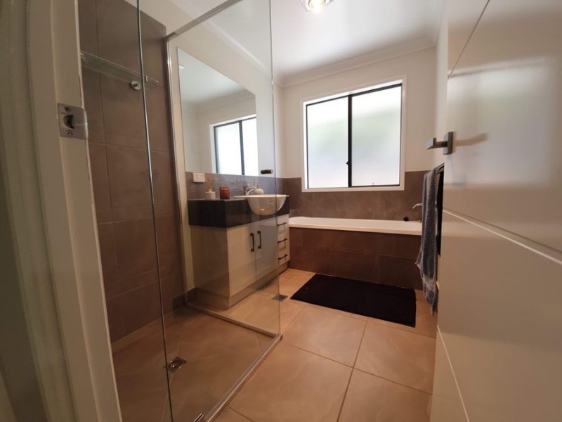 11 John Street, Crows Nest QLD 4355