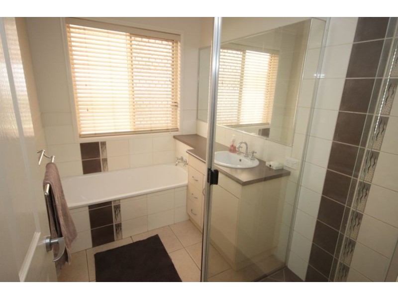 19 Bass Street, Cabarlah QLD 4352