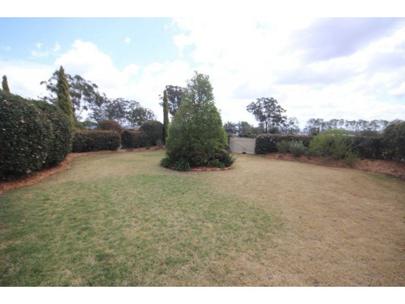 19 Bass Street, Cabarlah QLD 4352