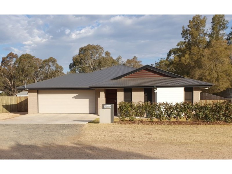 11 John Street, Crows Nest QLD 4355