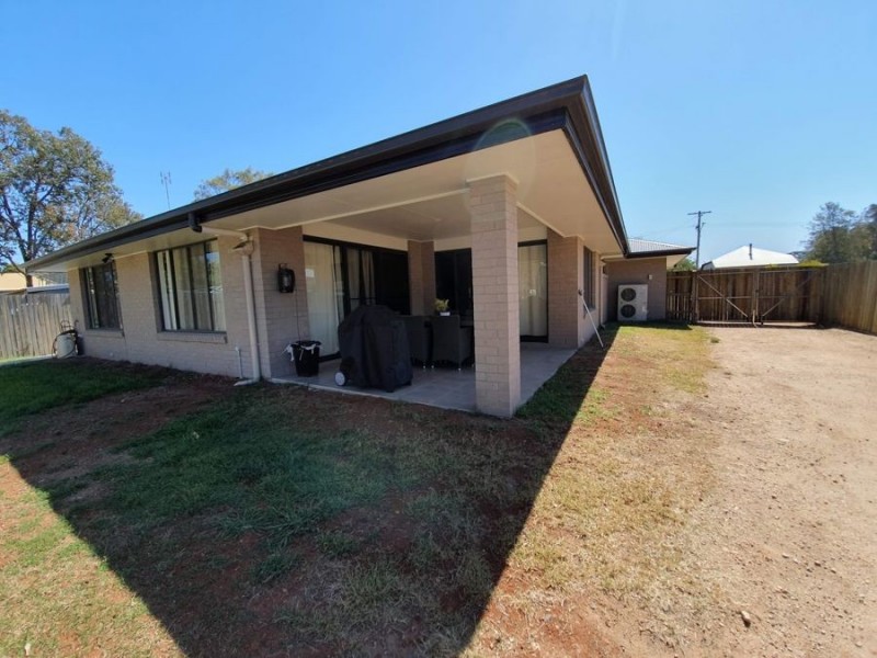 11 John Street, Crows Nest QLD 4355