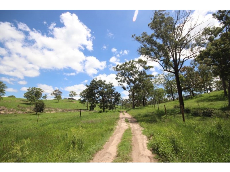 223 Andrews Dip Road, Crows Nest QLD 4355