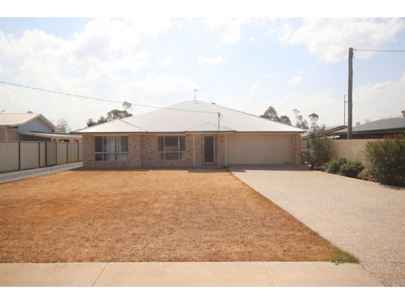 16 Thomas Street, Cambooya QLD 4358