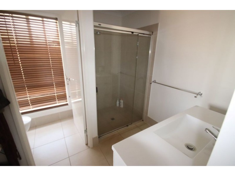 16 Thomas Street, Cambooya QLD 4358