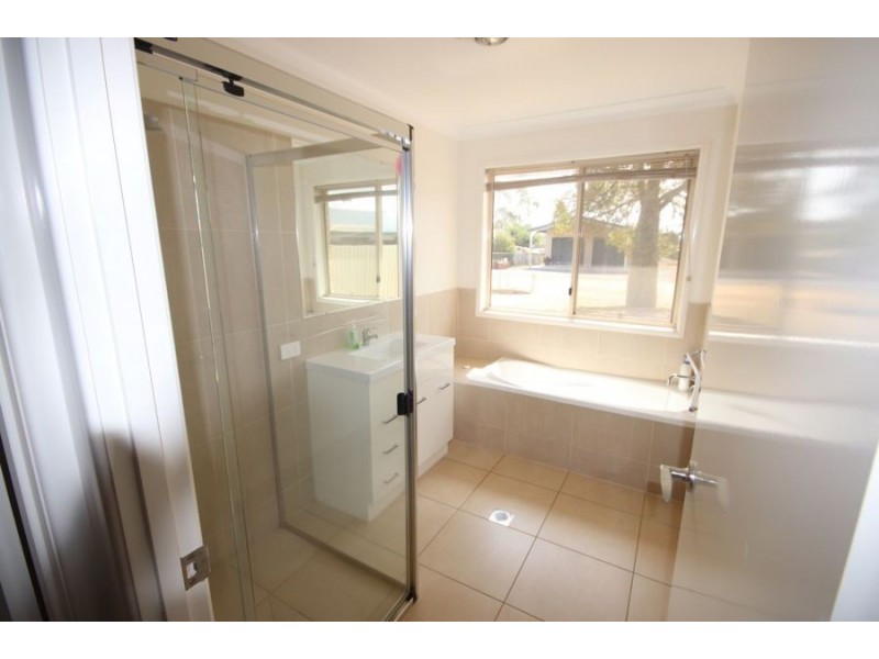 16 Thomas Street, Cambooya QLD 4358
