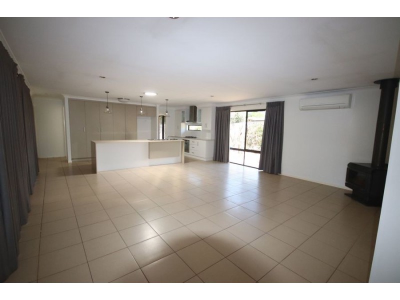 2 Kookaburra Court, Highfields QLD 4352