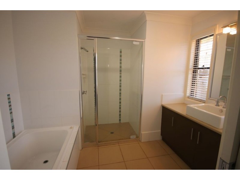 2 Kookaburra Court, Highfields QLD 4352