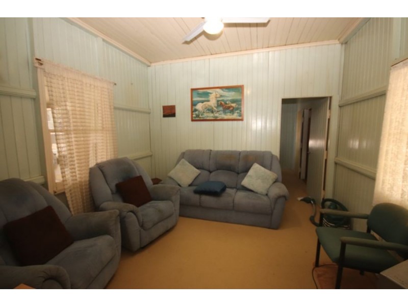 15 Grace St, Crows Nest QLD 4355