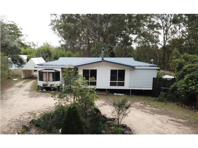 19 Pinnell Road, Crows Nest QLD 4355