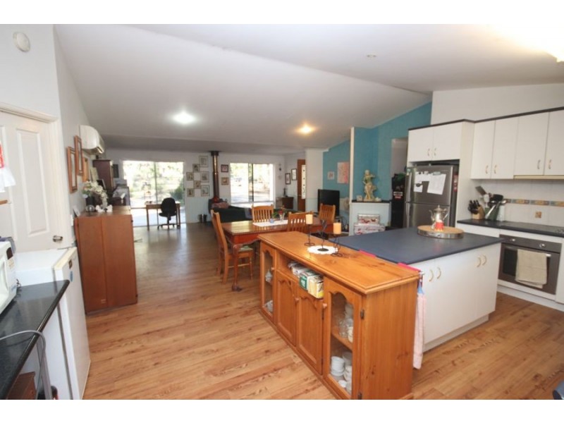 19 Pinnell Road, Crows Nest QLD 4355