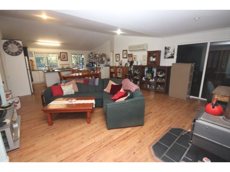 19 Pinnell Road, Crows Nest QLD 4355