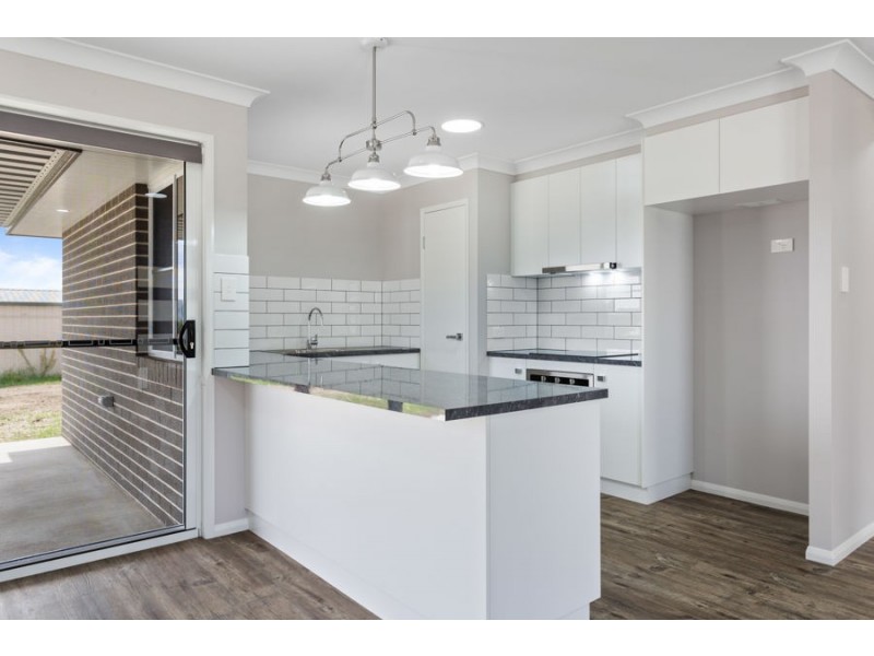 20 Naomi Drive, Crows Nest QLD 4355