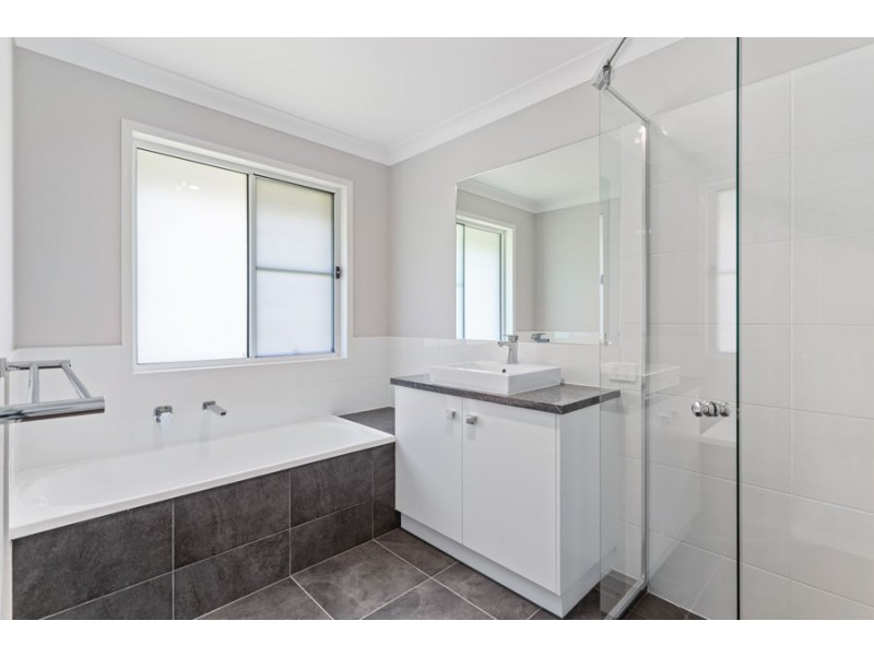 20 Naomi Drive, Crows Nest QLD 4355