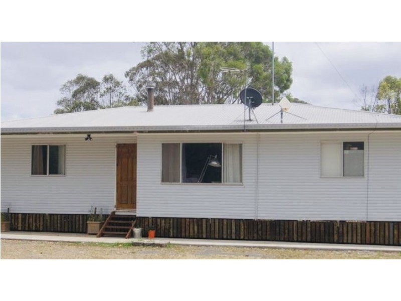 16 Hayden Street, Crows Nest QLD 4355