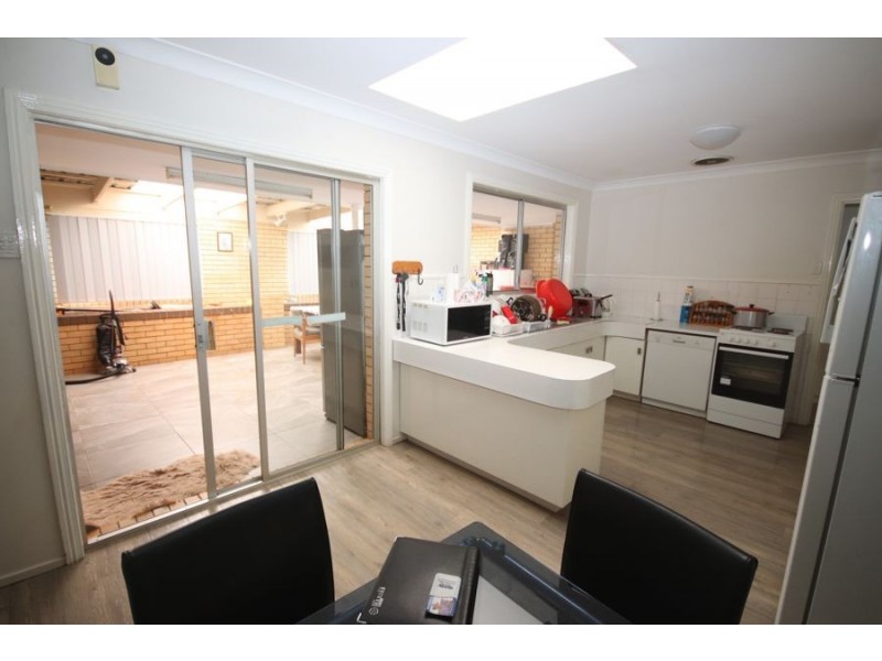 10 Tatum Crt, Glenvale QLD 4350