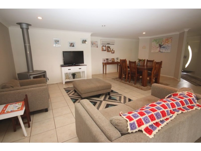 12 Kennedy Street, Cabarlah QLD 4352