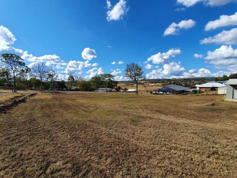 8 Birdsong Court, Gowrie Junction QLD 4352