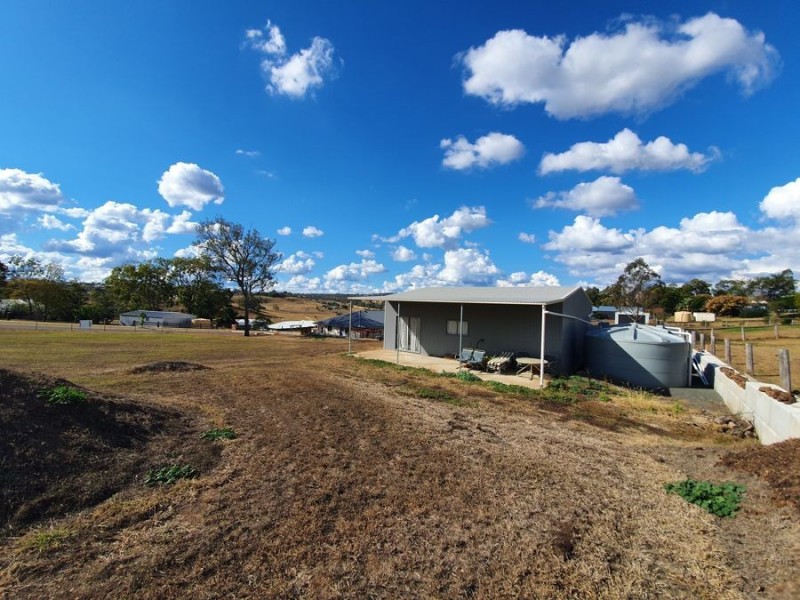 8 Birdsong Court, Gowrie Junction QLD 4352