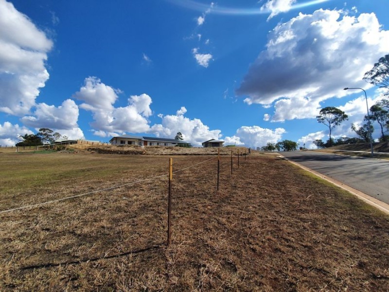 8 Birdsong Court, Gowrie Junction QLD 4352