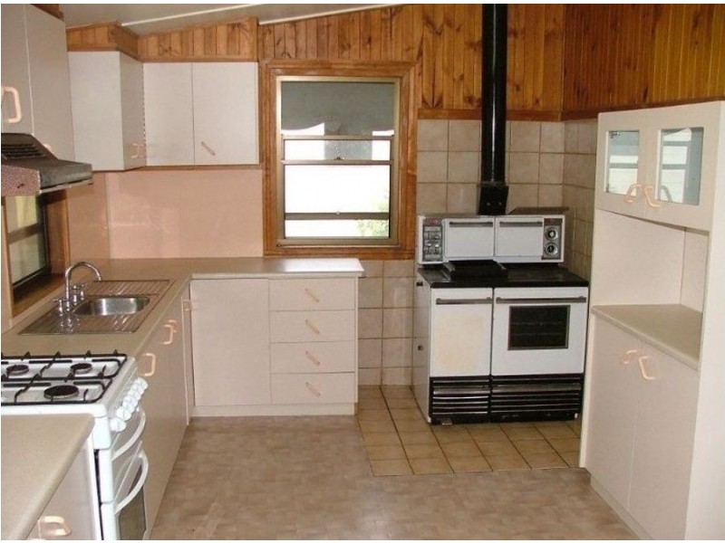 28 Albert Street, Crows Nest QLD 4355