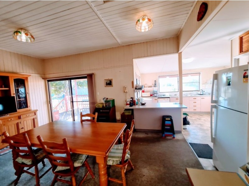 108 Thuns Road, Goombungee QLD 4354