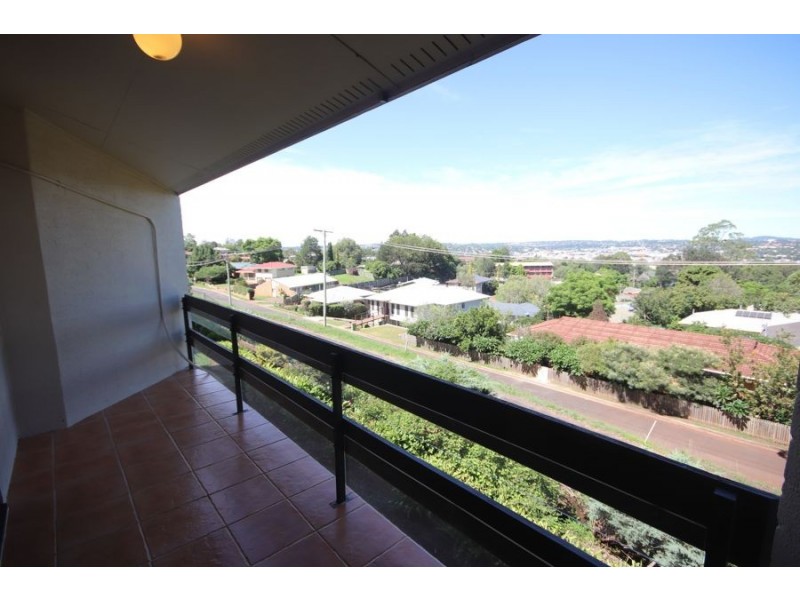 Unit 27, 2 Benjamin Street, Mount Lofty QLD 4350