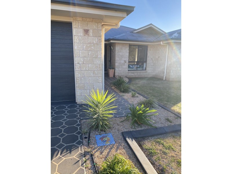 4 Debbie Court, Oakey QLD 4401
