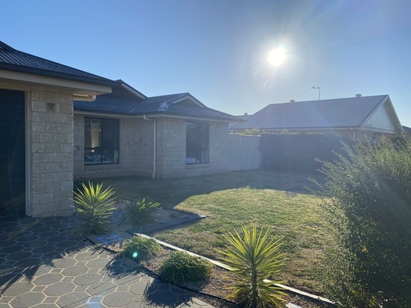 4 Debbie Court, Oakey QLD 4401