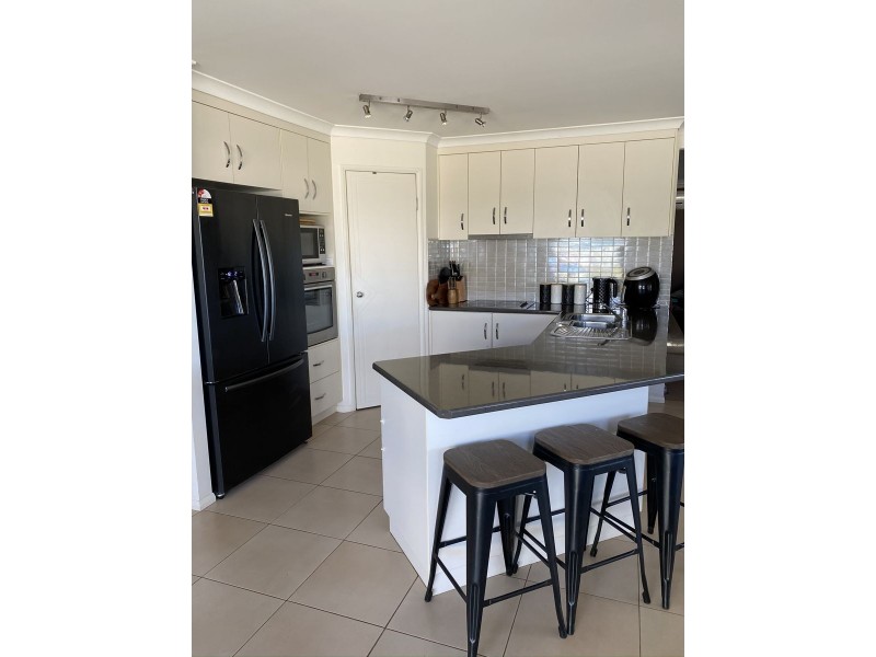 4 Debbie Court, Oakey QLD 4401