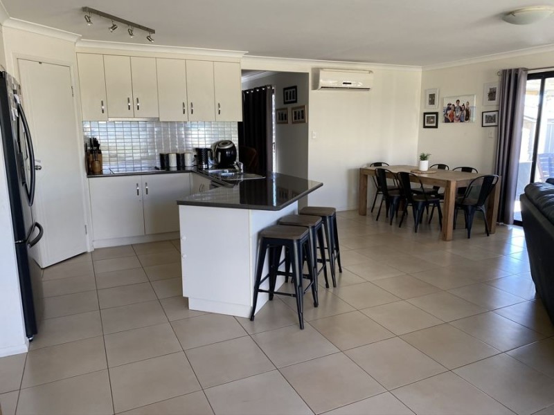 4 Debbie Court, Oakey QLD 4401