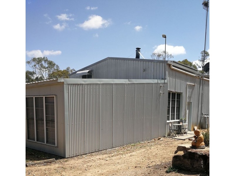 5589 New England Highway, Emu Creek QLD 4355