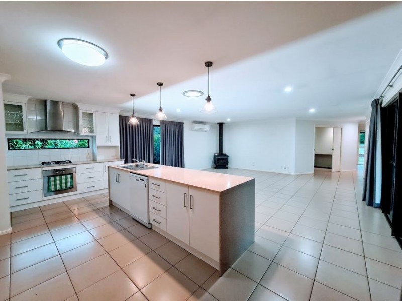 2 Kookaburra Court, Highfields QLD 4352