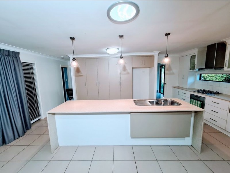 2 Kookaburra Court, Highfields QLD 4352