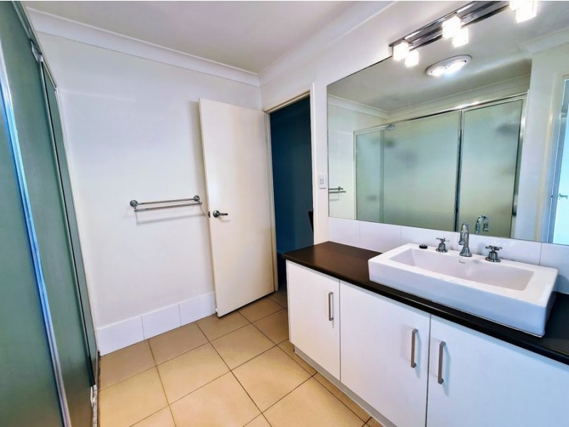 2 Kookaburra Court, Highfields QLD 4352