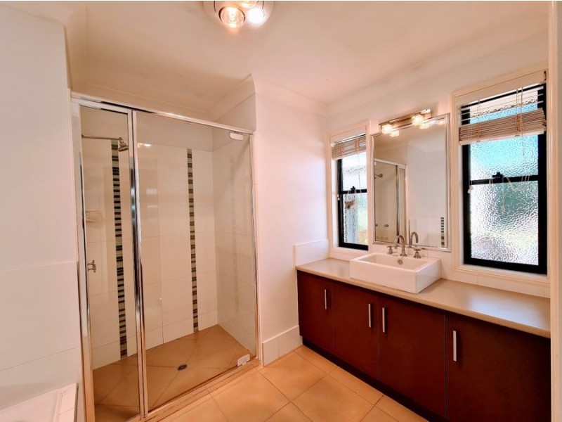 2 Kookaburra Court, Highfields QLD 4352