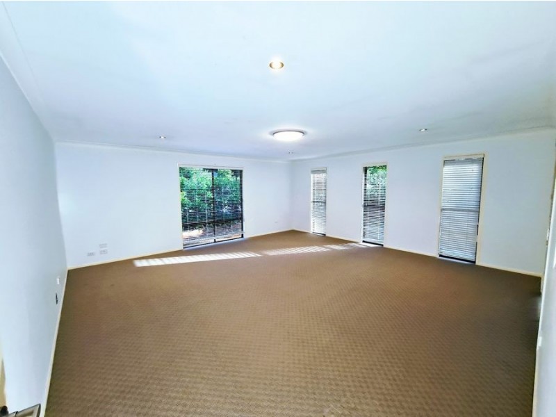 2 Kookaburra Court, Highfields QLD 4352